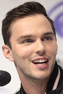 How tall is Nicholas Hoult?